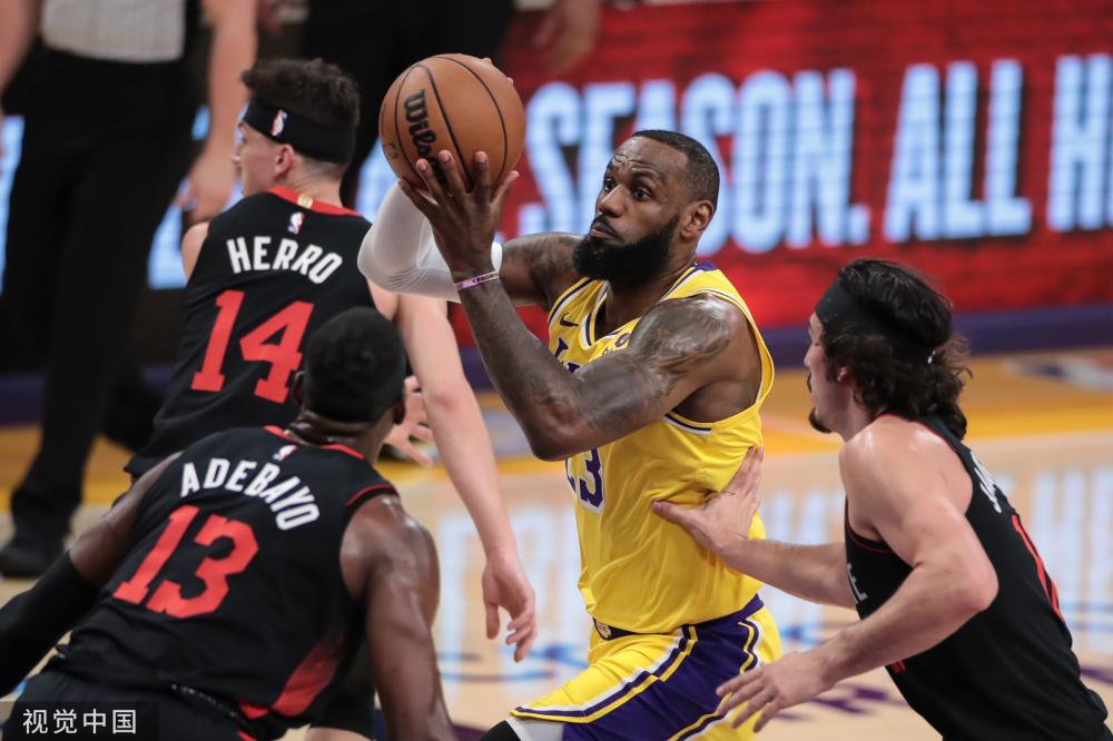 他成功击败 他成功击败